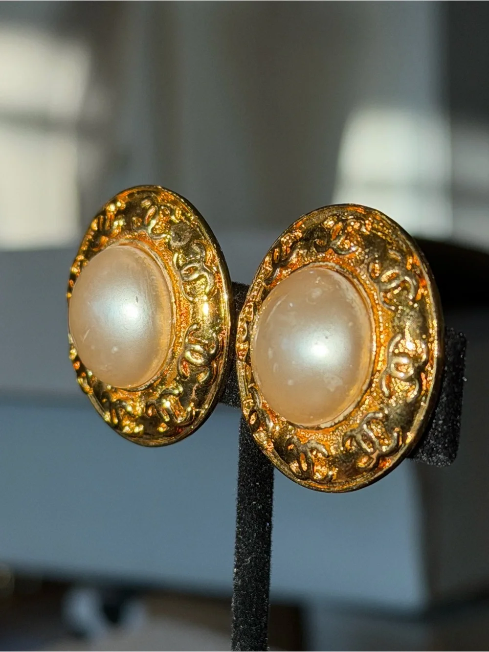 CHANEL Vintage Gold-Plated Button Earrings with Cream Faux Pearl